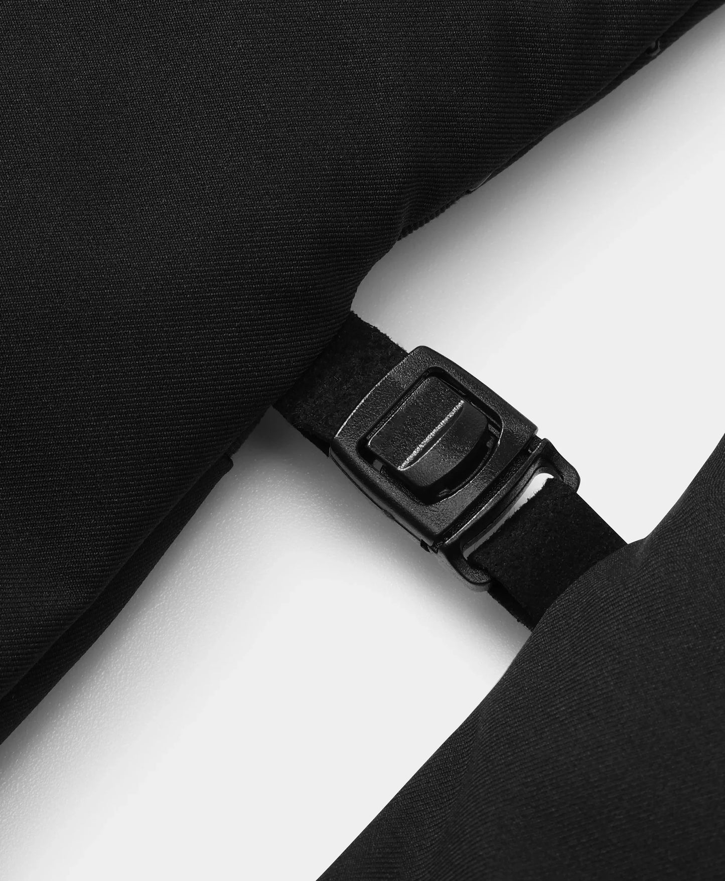 Designed with connecting clips for easy storage and loss prevention, keeping both gloves together and secure.